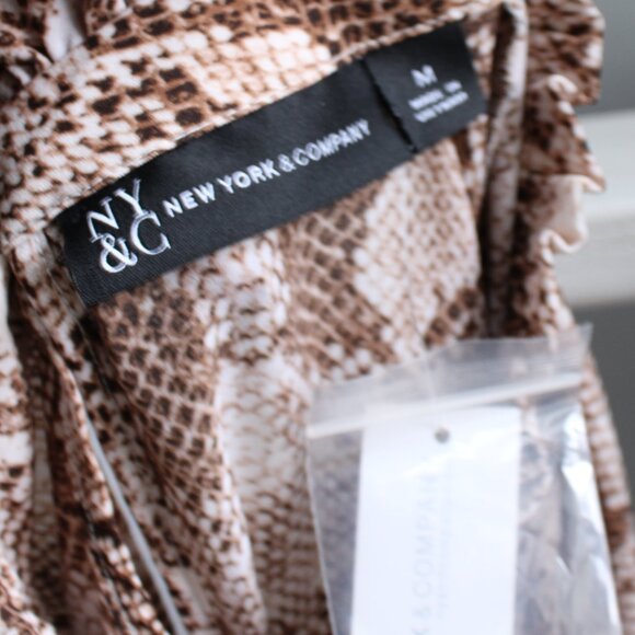 New York & Company Brown White Snake Skin Mock Neck Short Sleeve Top Medium NWT - Picture 5 of 6